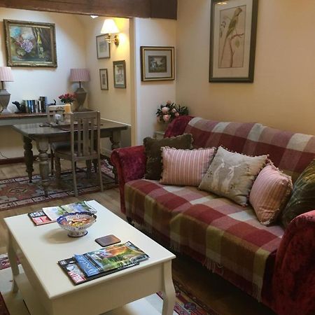 The Grooms Loft Self Contained Apartment Milton Abbas Bagian luar foto