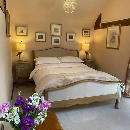 The Grooms Loft Self Contained Apartment Milton Abbas Bagian luar foto