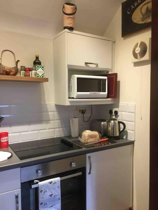 The Grooms Loft Self Contained Apartment Milton Abbas Bagian luar foto