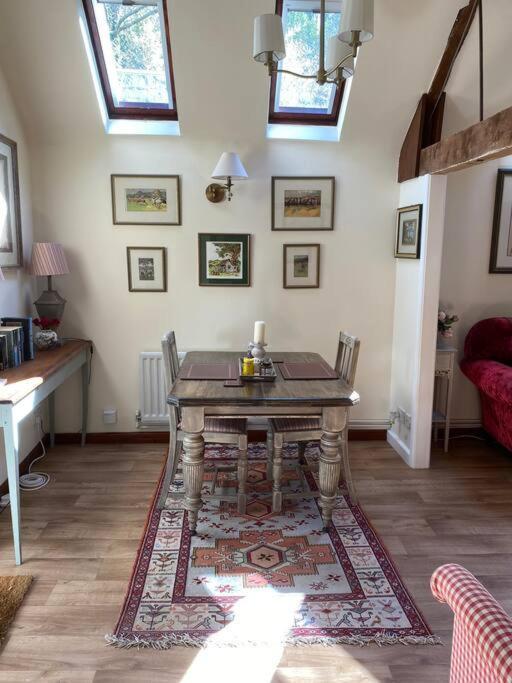 The Grooms Loft Self Contained Apartment Milton Abbas Bagian luar foto