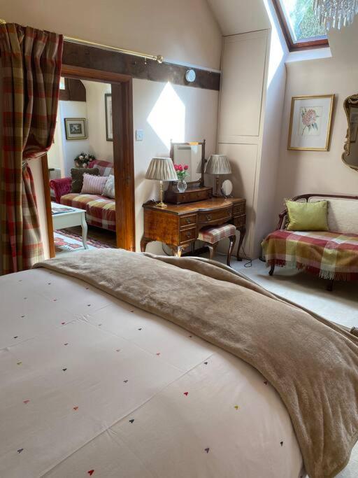The Grooms Loft Self Contained Apartment Milton Abbas Bagian luar foto