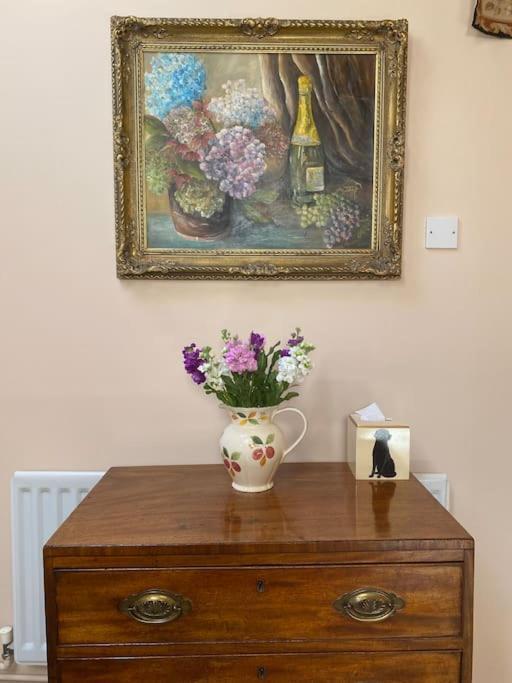 The Grooms Loft Self Contained Apartment Milton Abbas Bagian luar foto