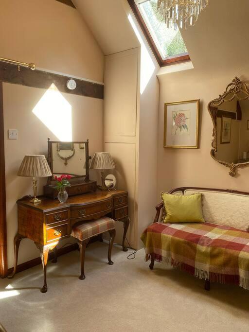 The Grooms Loft Self Contained Apartment Milton Abbas Bagian luar foto
